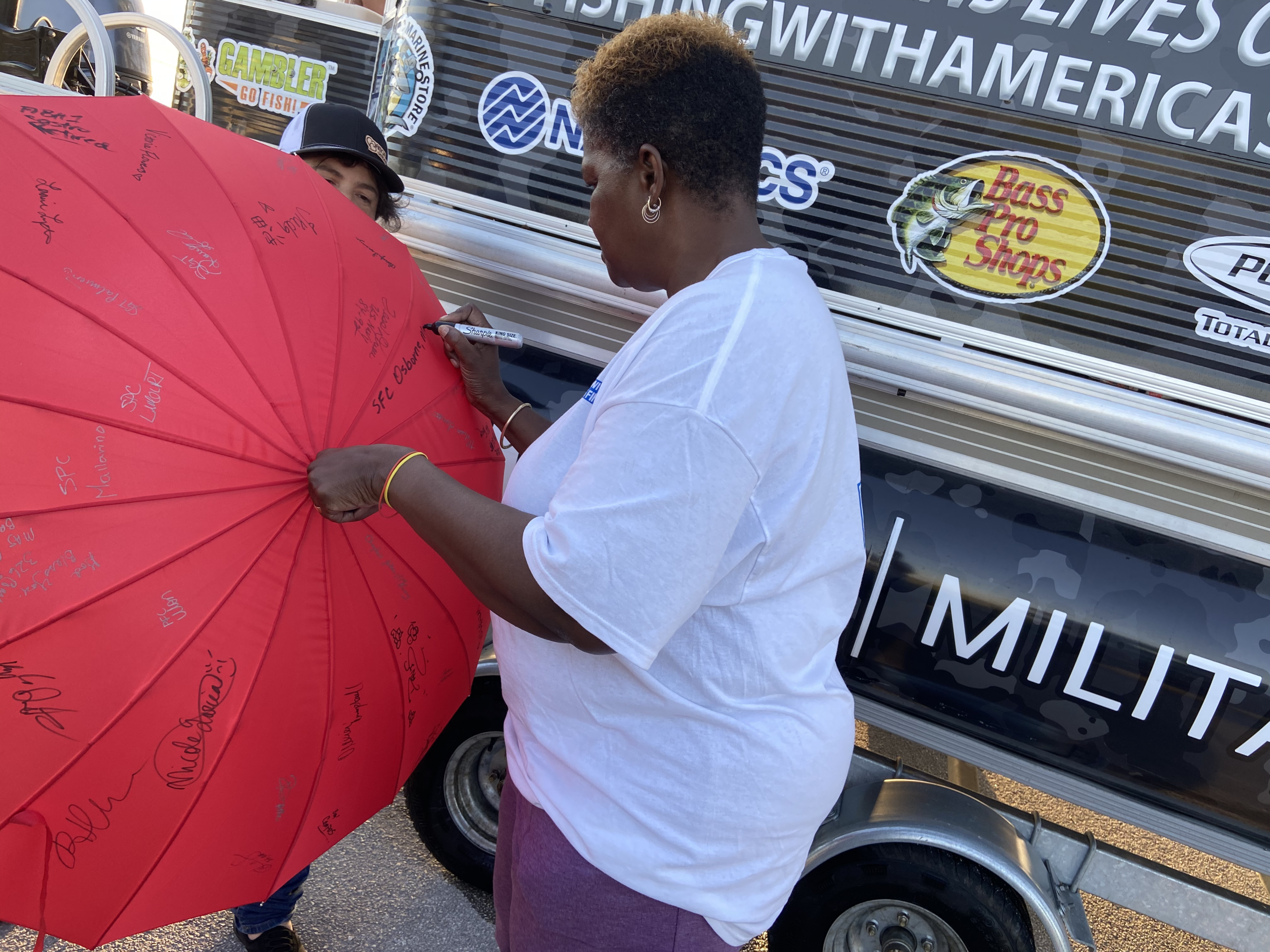 Collective Signatures on the Red Heart Umbrella