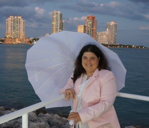 niurka umbrella white me miami The Heart Umbrella – A Gift of Love for Every Occasion! ❤️🌧️ Now Available in White, Pink, and Red!